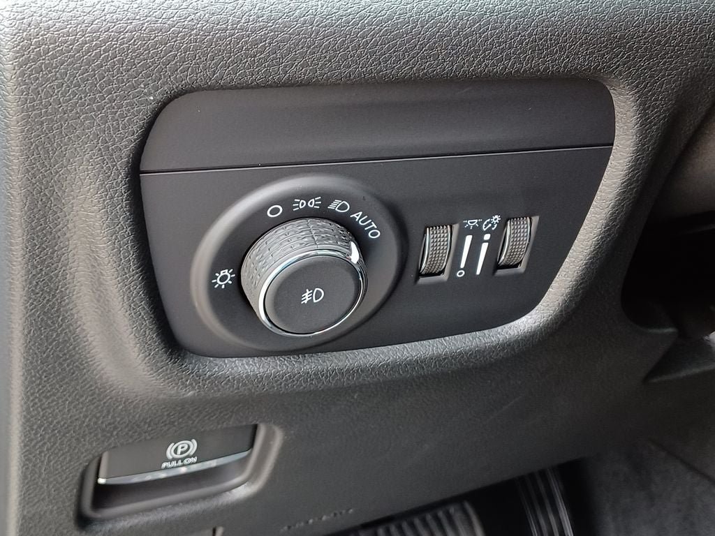 New 2026 Jeep Grand Cherokee Limited w/ Limited Altitude Package AWD/4WD image 10