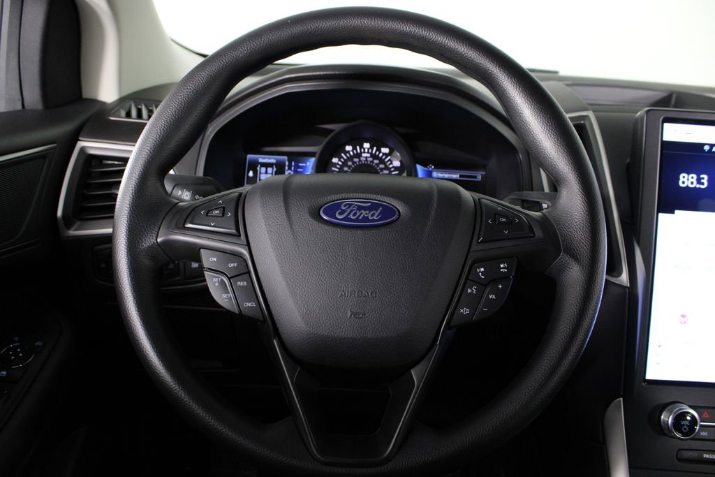 Used 2024 Ford Edge SE w/ Black Appearance Package image 8
