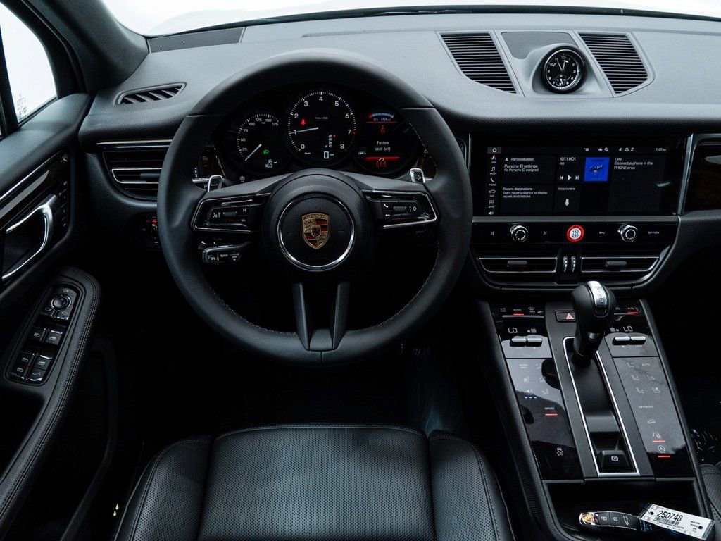 Used 2025 Porsche Macan image 14
