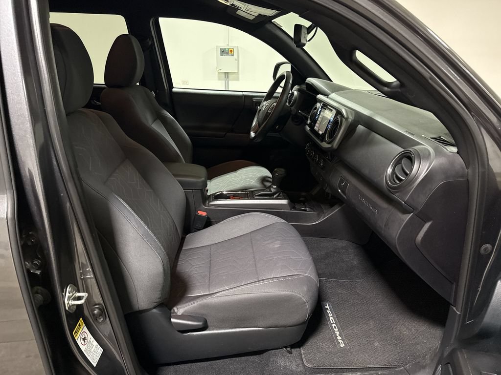 Used 2016 Toyota Tacoma TRD Sport w/ Towing Package AWD/4WD image 21
