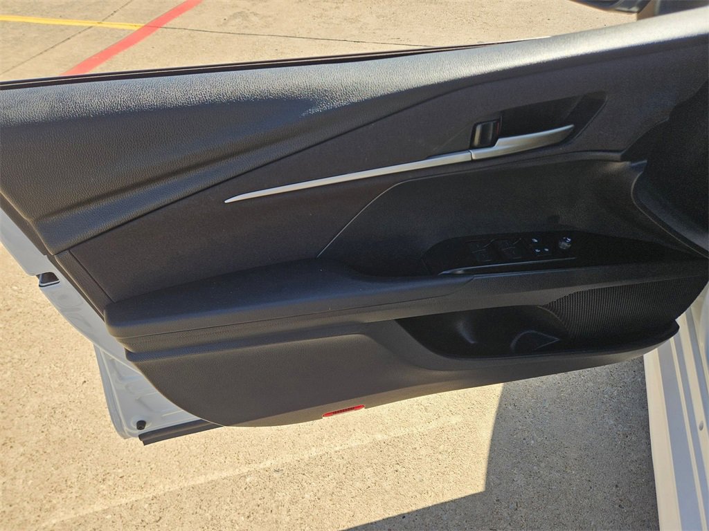 Used 2025 Toyota Camry LE image 14