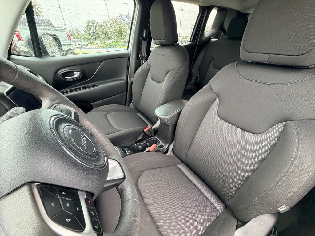 Used 2023 Jeep Renegade Latitude AWD/4WD image 23