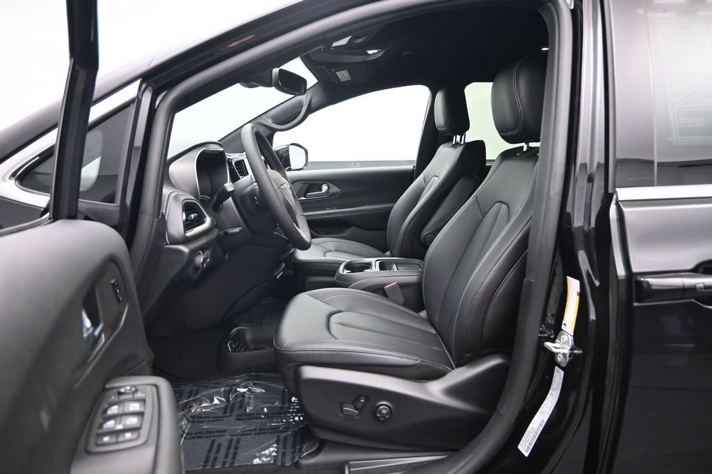 New 2027 Chrysler Pacifica Select FWD image 18