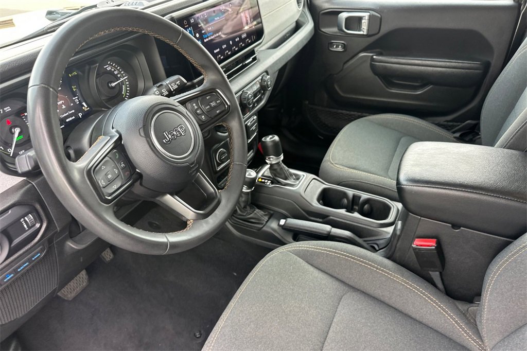 Used 2024 Jeep Wrangler Unlimited image 12