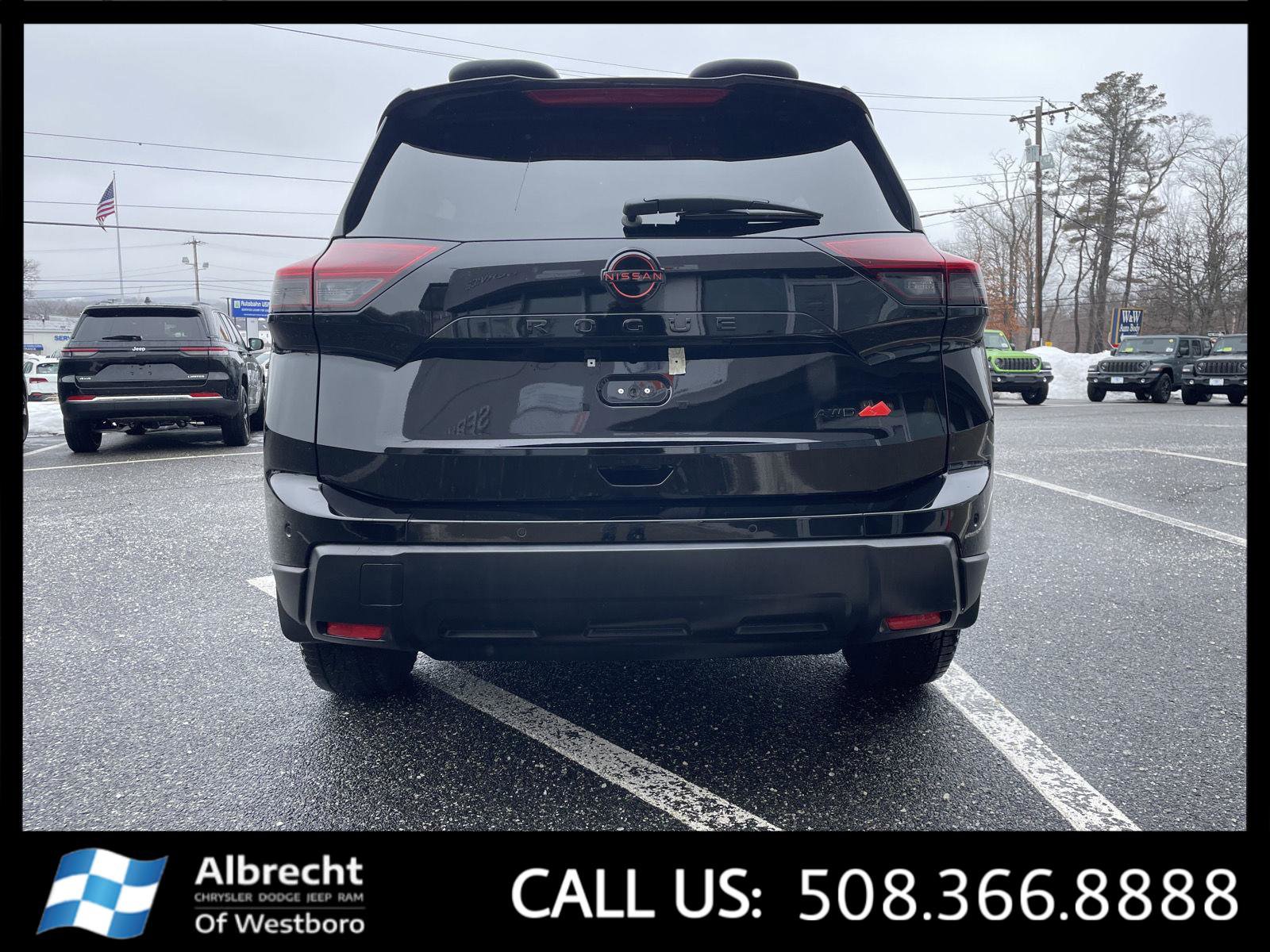 Used 2025 Nissan Rogue SV w/ Rock Creek Premium Package image 4