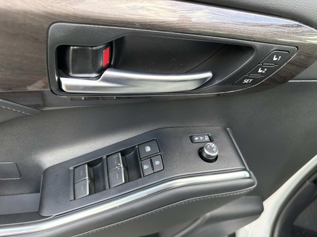 New 2026 Toyota Highlander Platinum AWD/4WD image 8