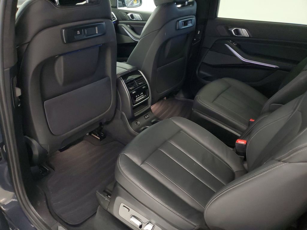 Used 2020 BMW X7 xDrive40i w/ M Sport Package AWD/4WD image 24