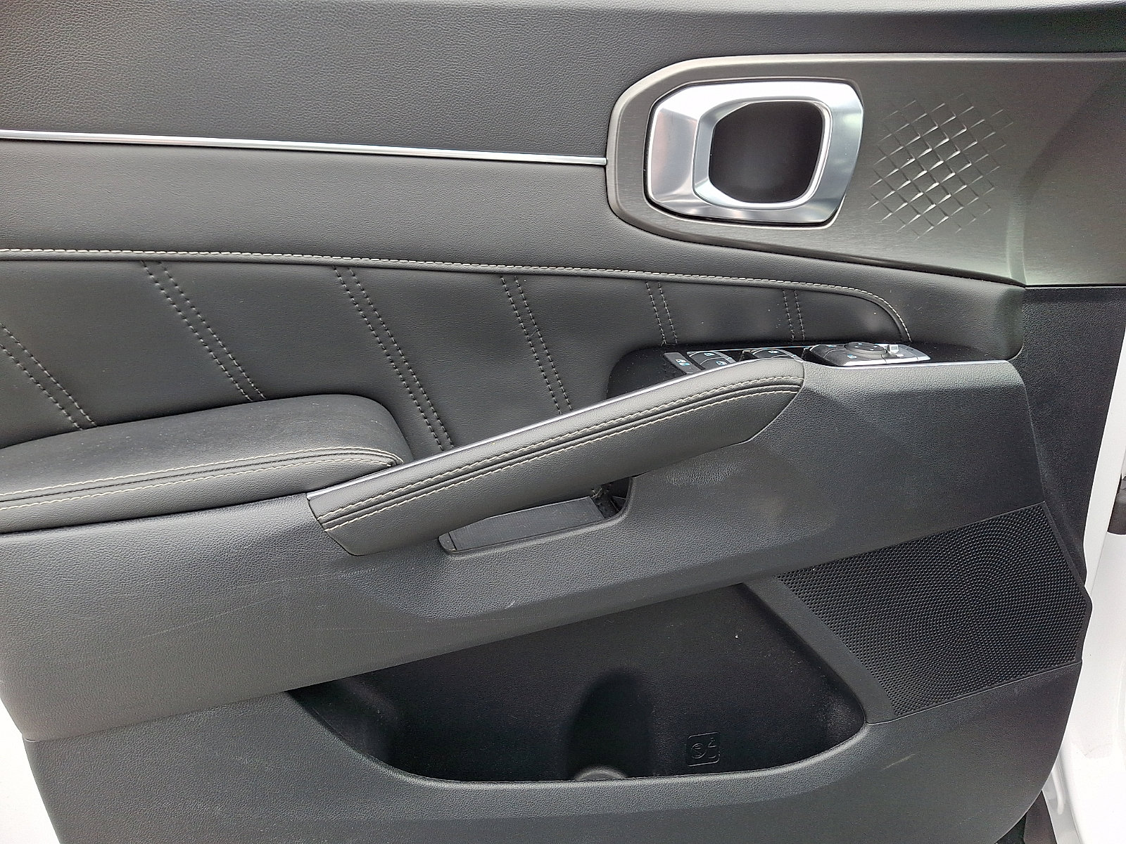 Used 2023 Kia Sorento SX image 12