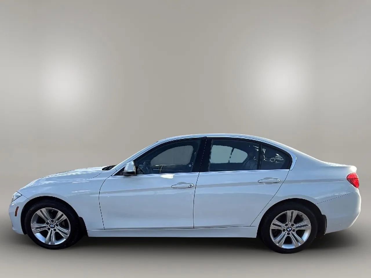 Used 2017 BMW 330i xDrive Sedan image 2