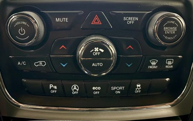 Used 2018 Jeep Grand Cherokee Altitude AWD/4WD image 27