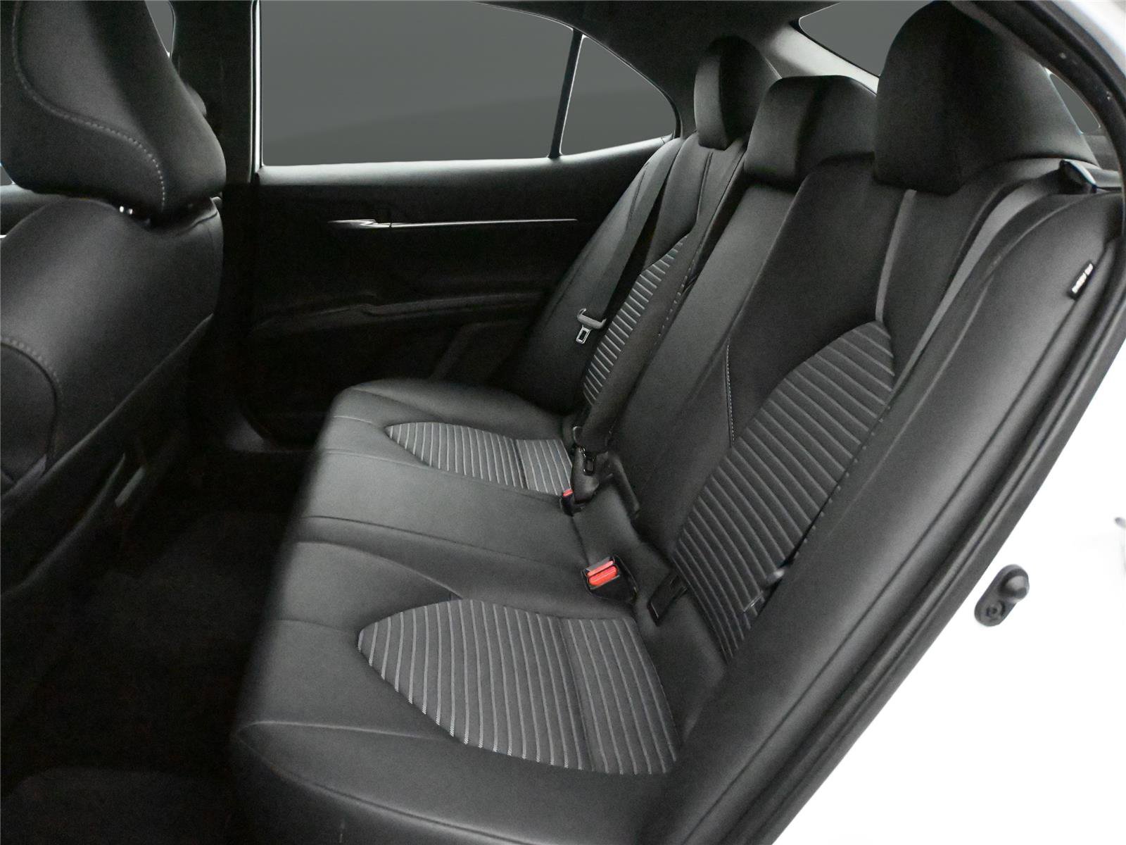 Used 2023 Toyota Camry SE image 10