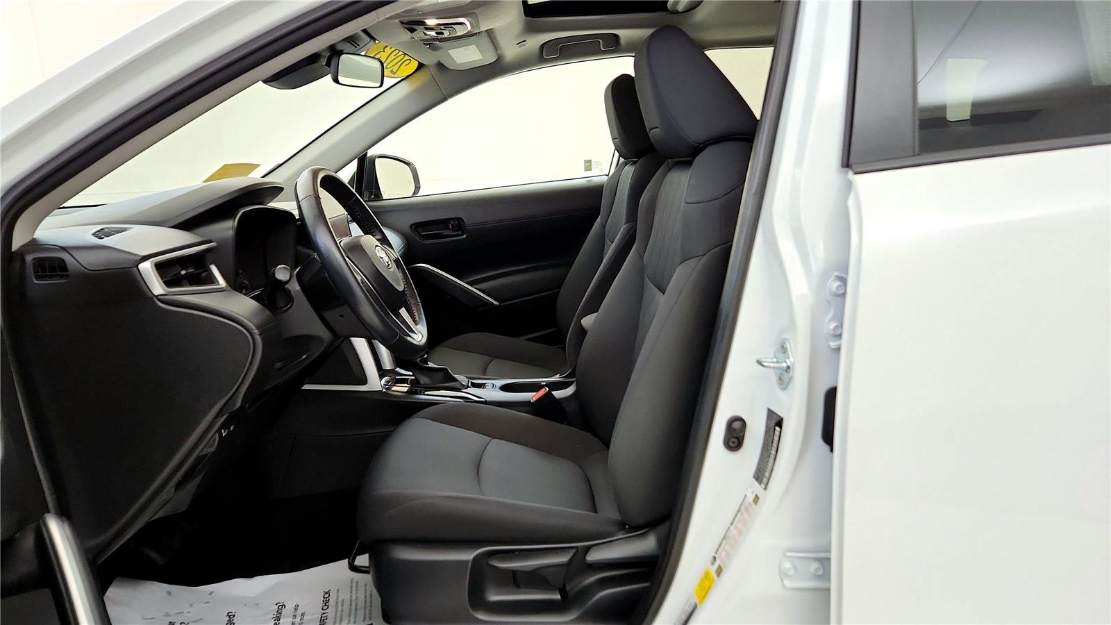 Certified 2023 Toyota Corolla Cross LE w/ Moonroof Package image 24