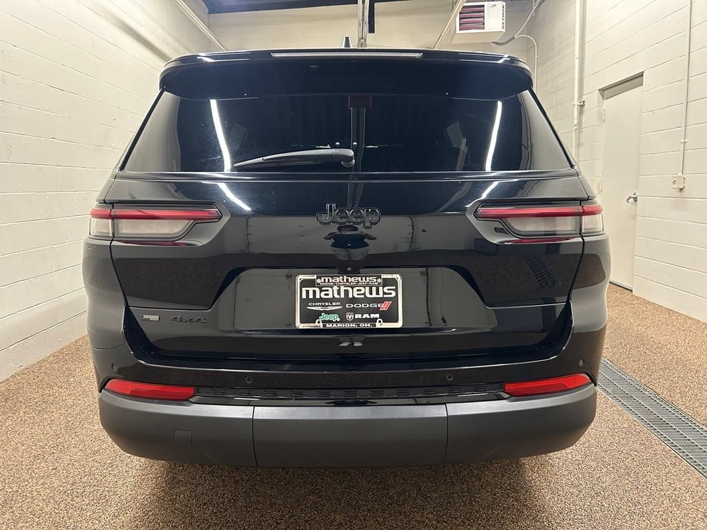 Used 2023 Jeep Grand Cherokee L Laredo AWD/4WD image 3