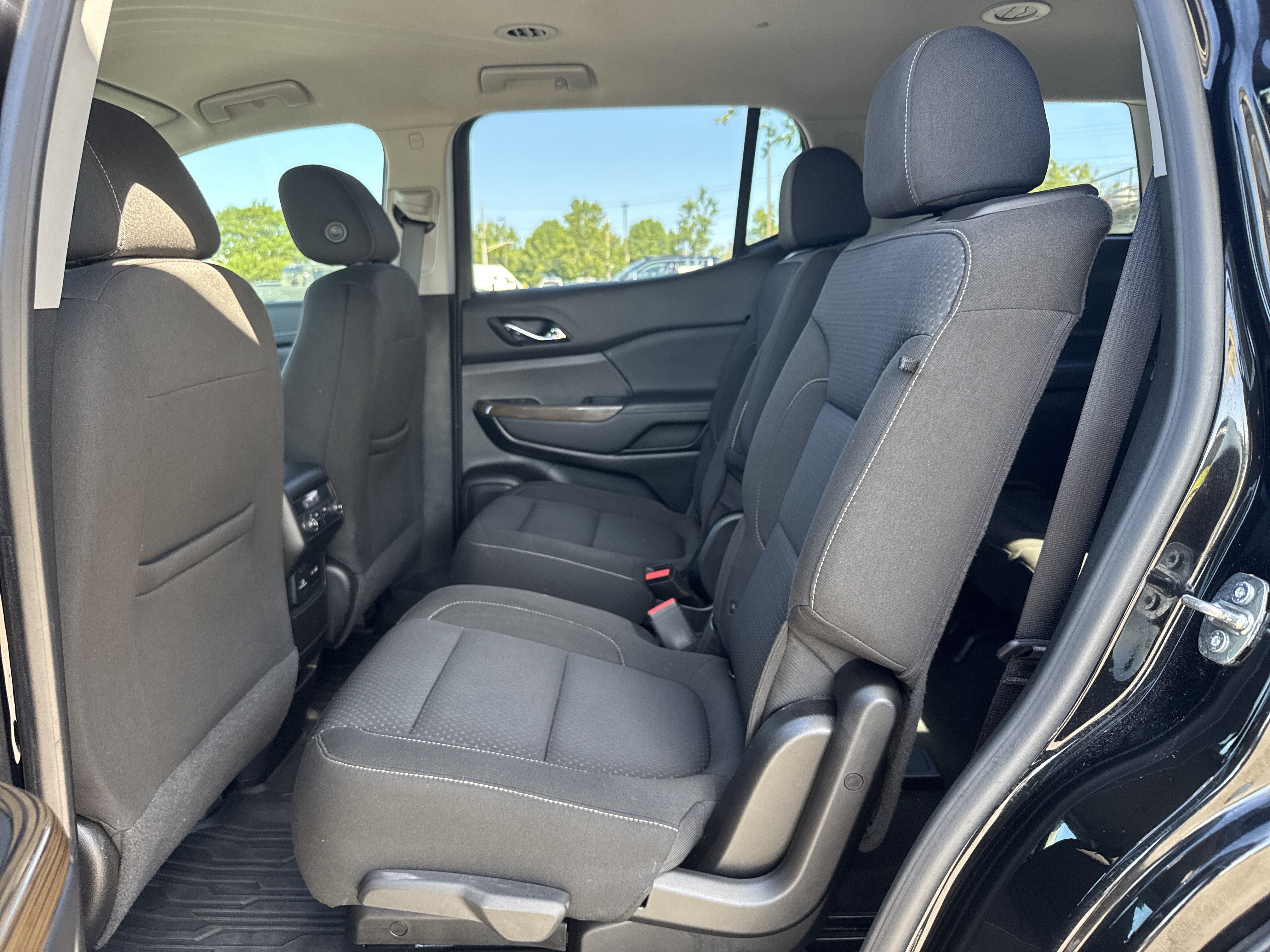 Used 2023 GMC Acadia SLE w/ Driver Convenience Package FWD image 28