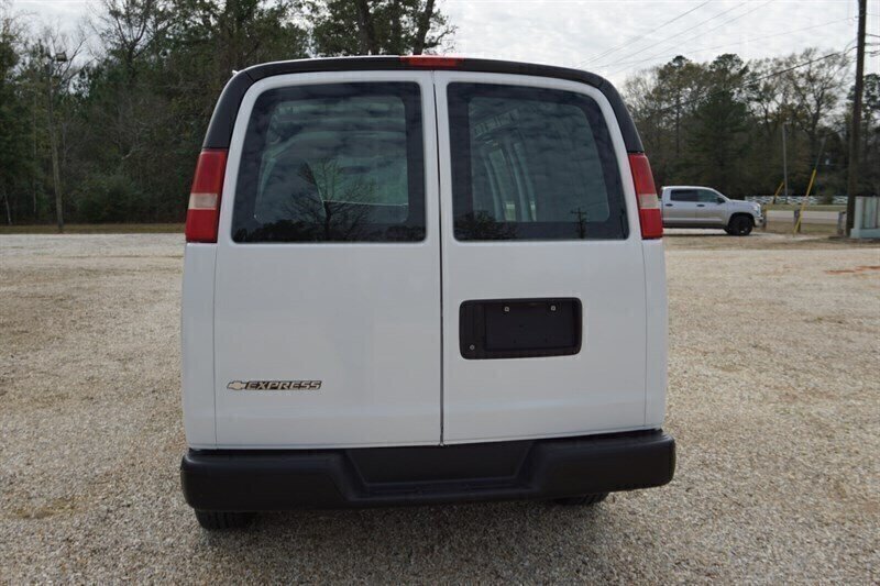 Used 2010 Chevrolet Express 1500 RWD image 10