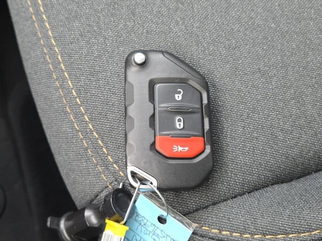 Used 2025 Jeep Wrangler Sport image 31