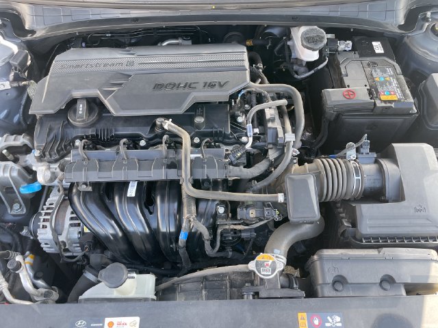 Used 2025 Hyundai Elantra SEL FWD image 32