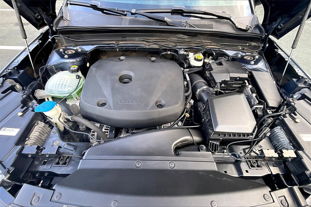 Used 2022 Volvo XC40 T5 R-Design image 27
