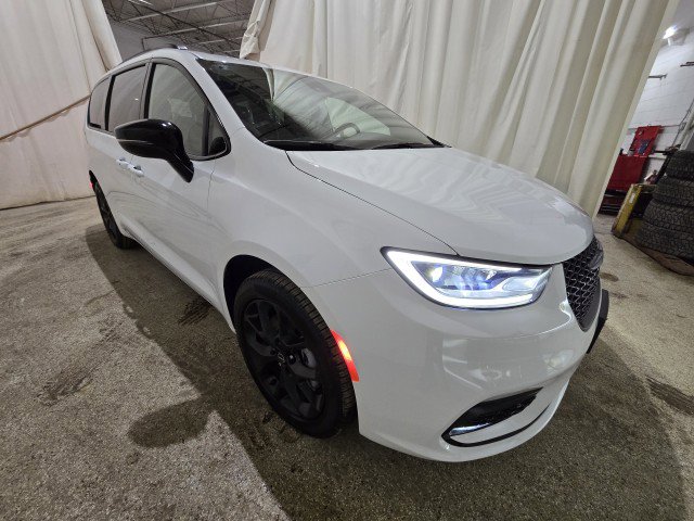 New 2026 Chrysler Pacifica Limited w/ S Appearance Package image 9