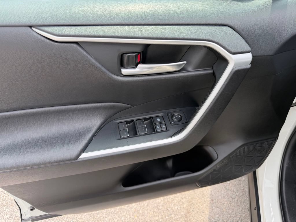 Used 2022 Toyota RAV4 XLE w/ Convenience Package FWD image 22