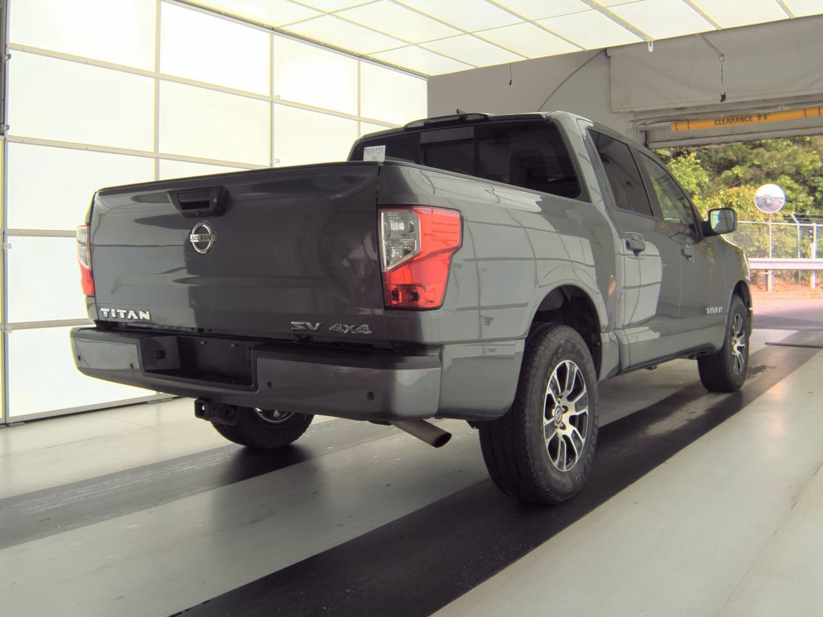 Used 2022 Nissan Titan SV AWD/4WD image 6