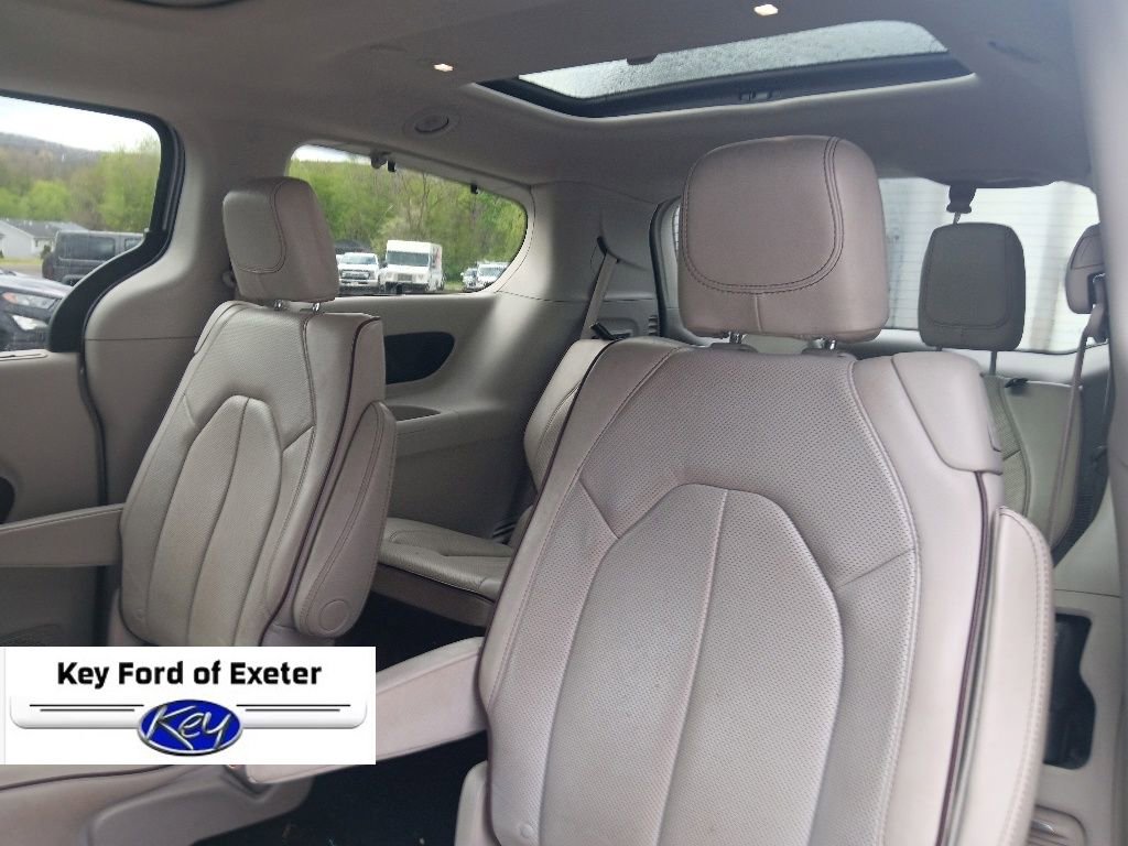 Used 2018 Chrysler Pacifica Limited w/ Advanced Safetytec Group FWD image 17