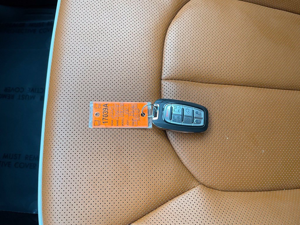 Used 2025 Chrysler Pacifica Pinnacle AWD/4WD image 22