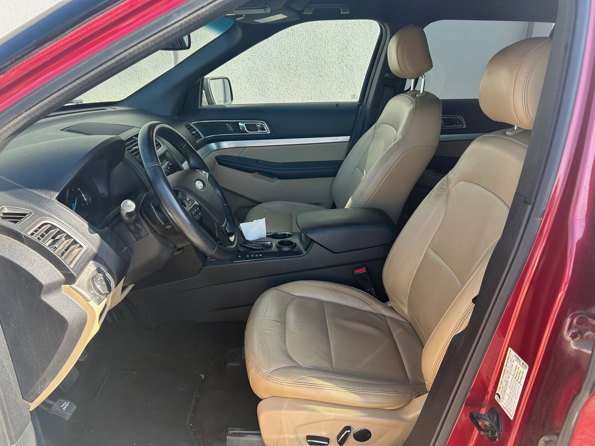 Used 2017 Ford Explorer XLT w/ Equipment Group 202A FWD image 22