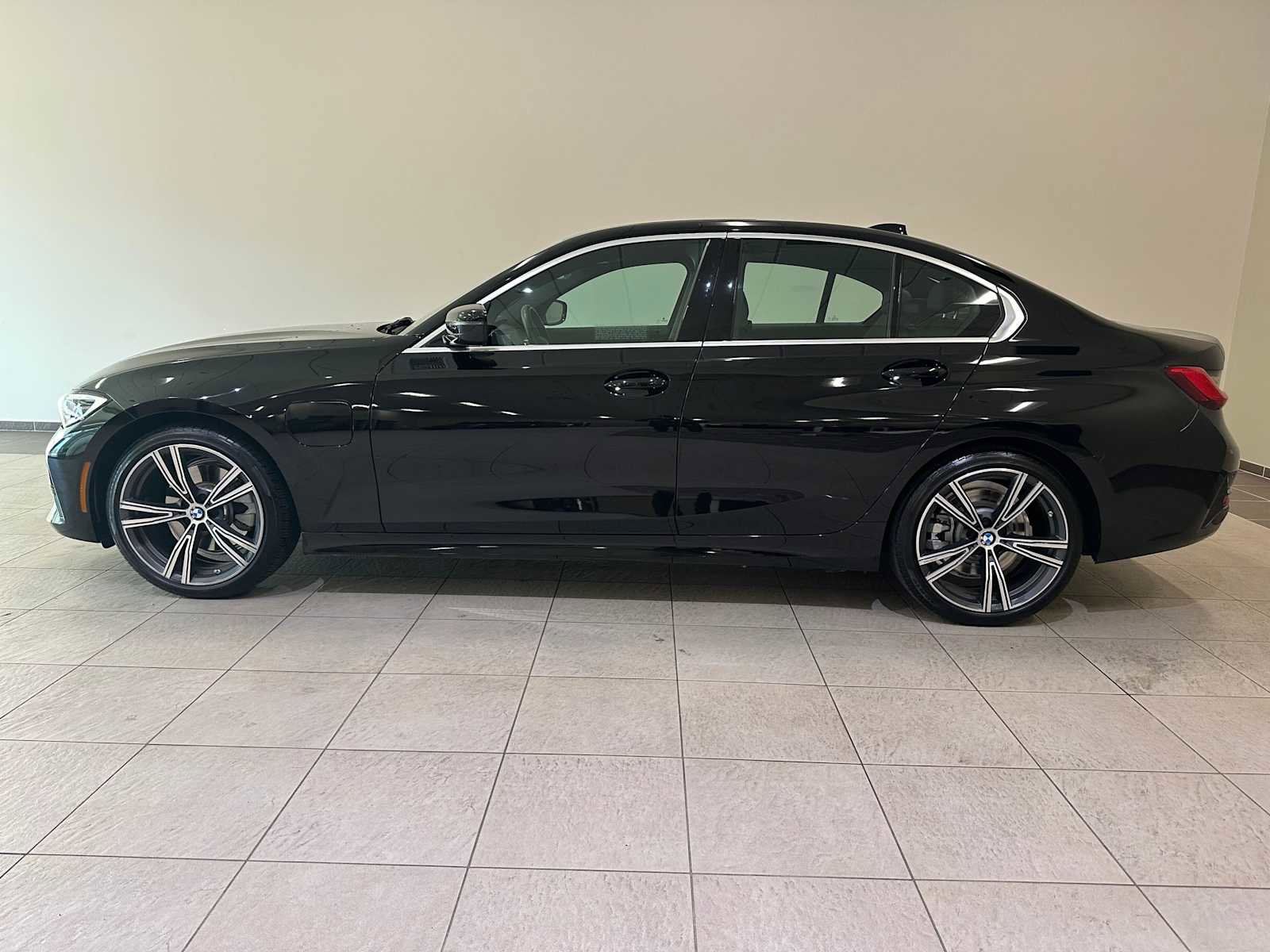Used 2021 BMW 330e w/ Convenience Package image 3