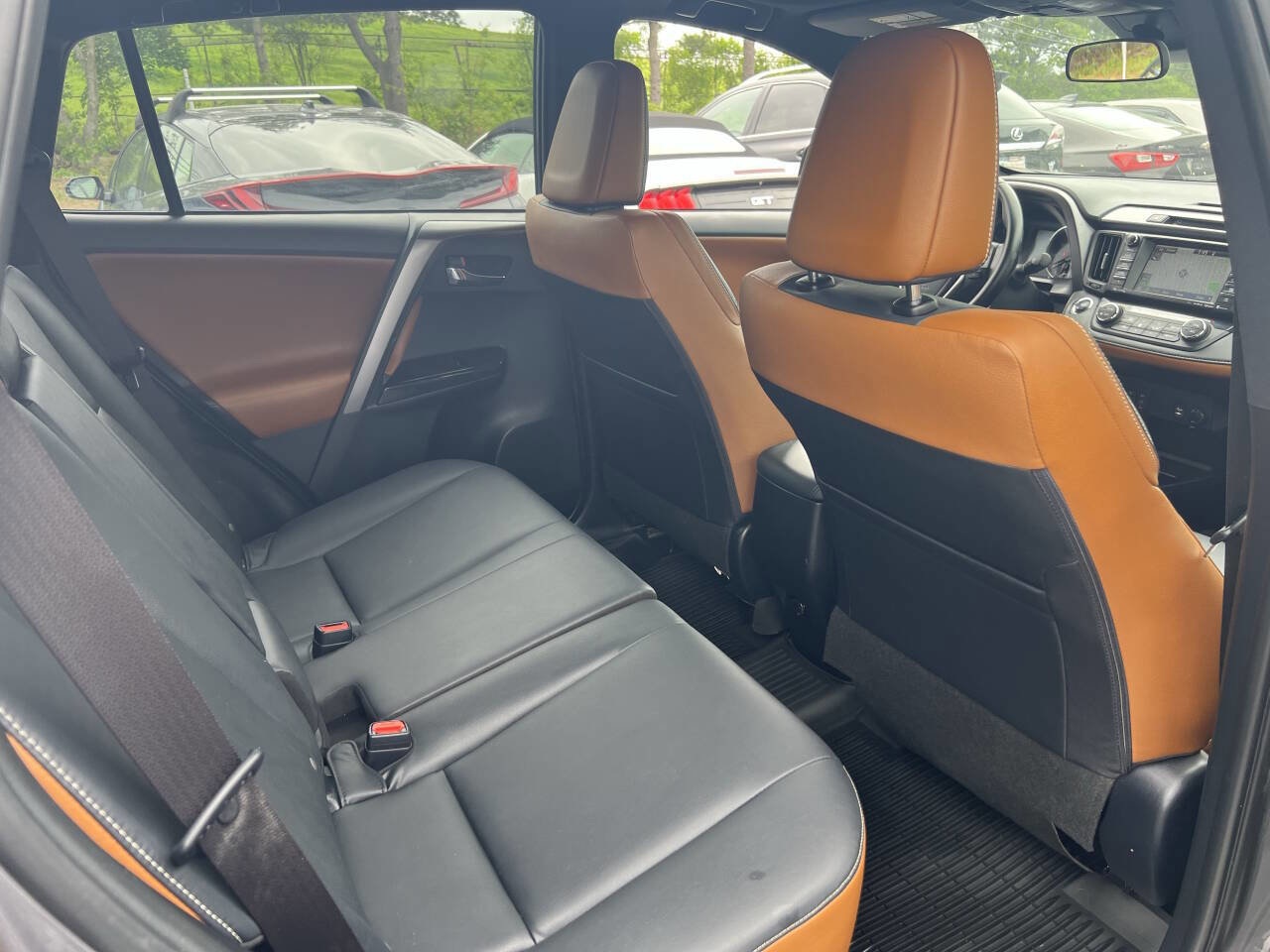 Used 2017 Toyota RAV4 SE image 19