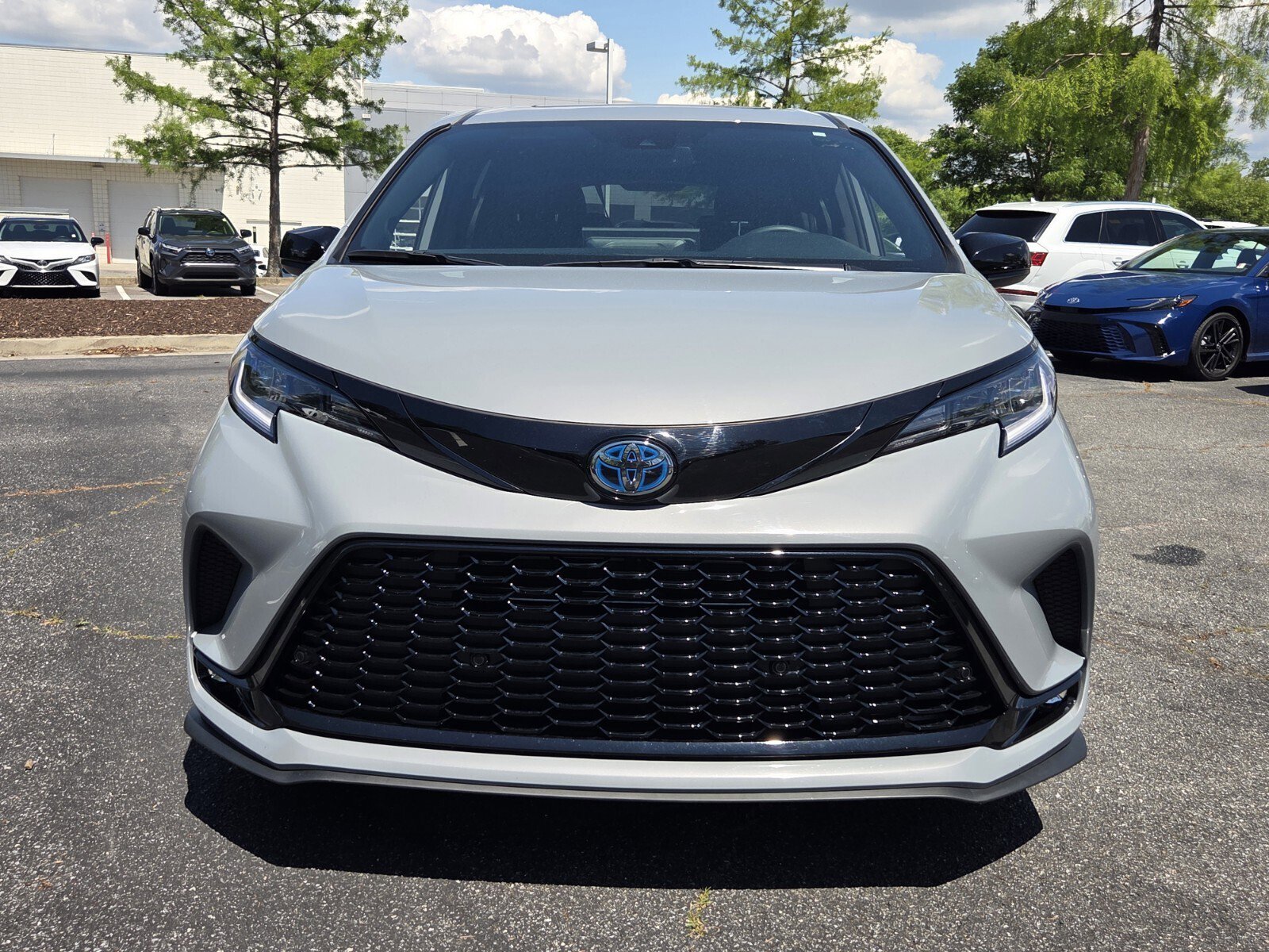 Certified 2025 Toyota Sienna XSE w/ XSE Plus Package AWD/4WD image 2