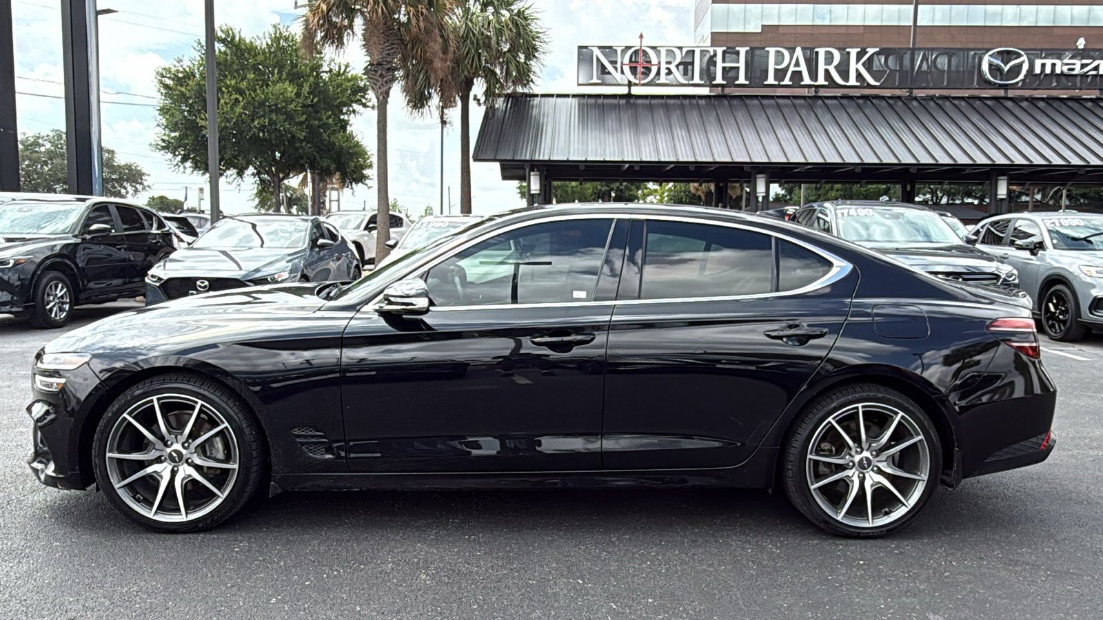 Used 2023 Genesis G70 2.0T RWD image 5