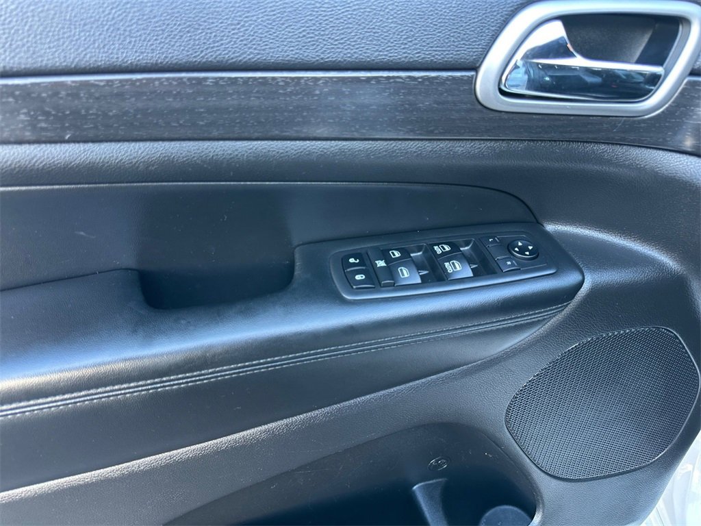 Used 2018 Jeep Grand Cherokee Altitude image 16