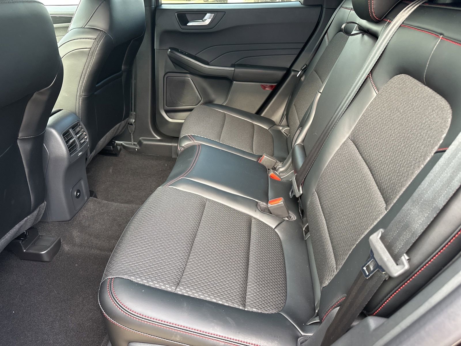 Used 2025 Ford Escape ST-Line w/ Equipment Group 301A image 27