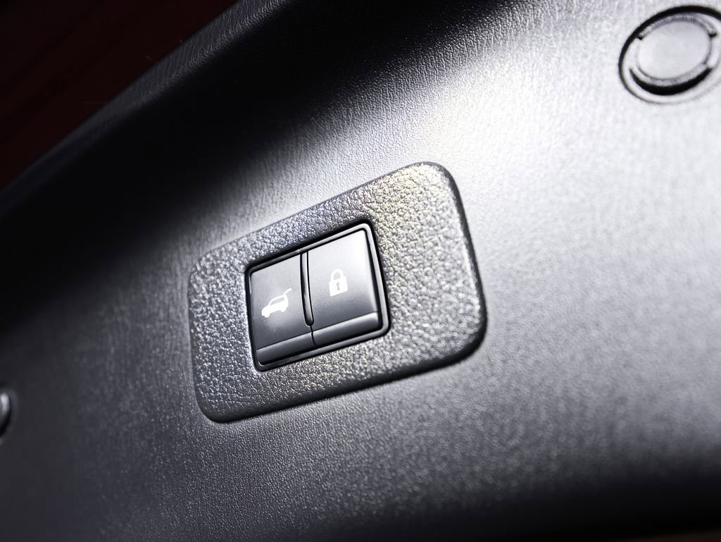 Used 2024 Nissan Armada Platinum w/ Captain's Chairs Package AWD/4WD image 17