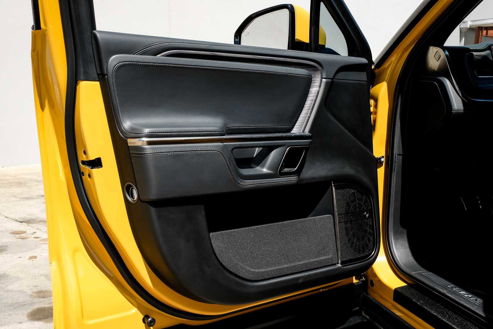 Used 2023 Rivian R1S Adventure image 43