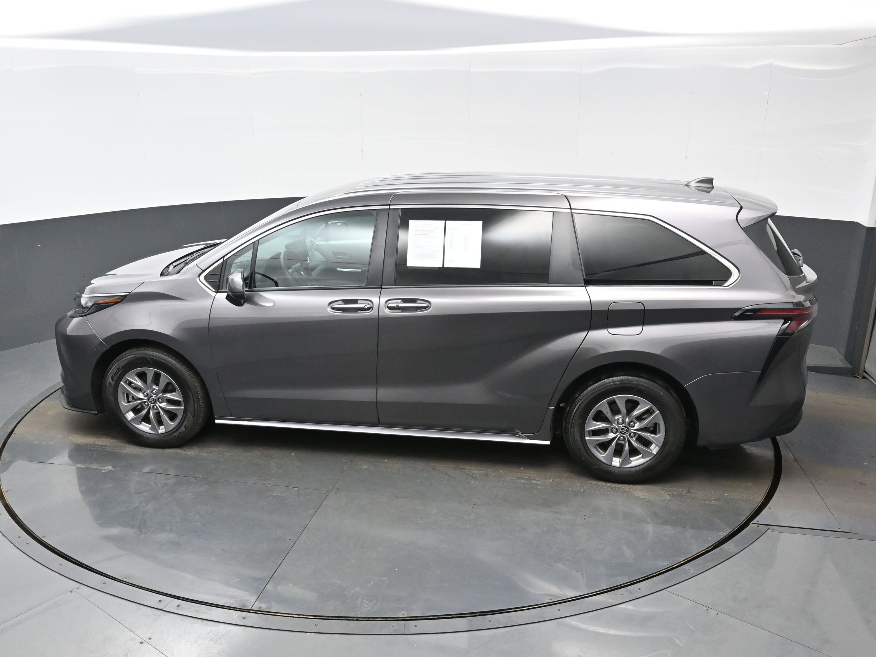 Used 2024 Toyota Sienna LE image 38