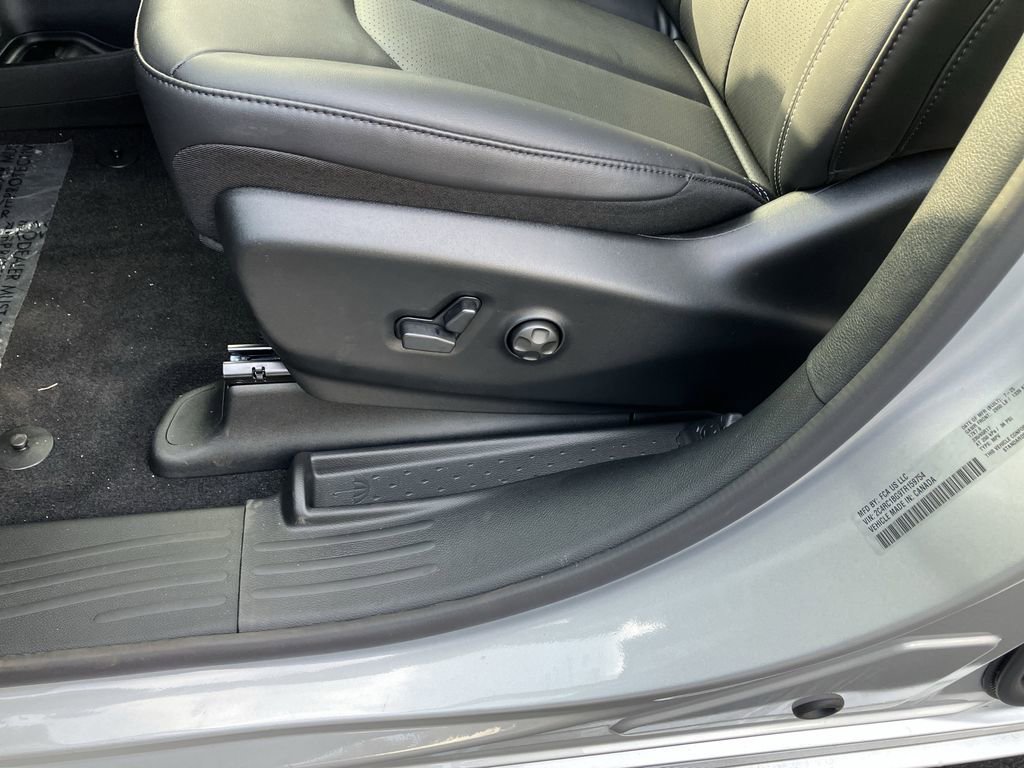 New 2026 Chrysler Pacifica Select image 24