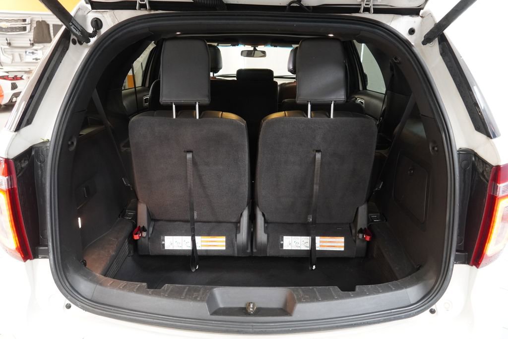 Used 2014 Ford Explorer XLT w/ Equipment Group 202A AWD/4WD image 12