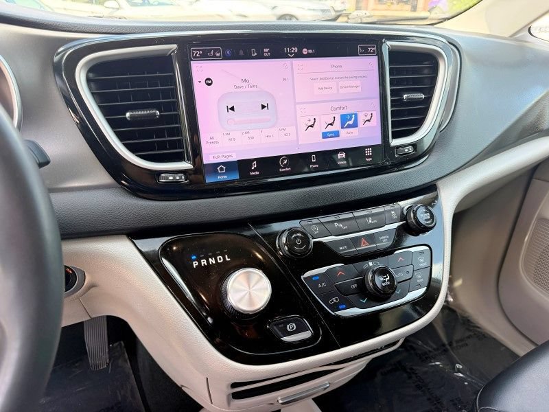 Used 2023 Chrysler Pacifica Touring-L FWD image 22