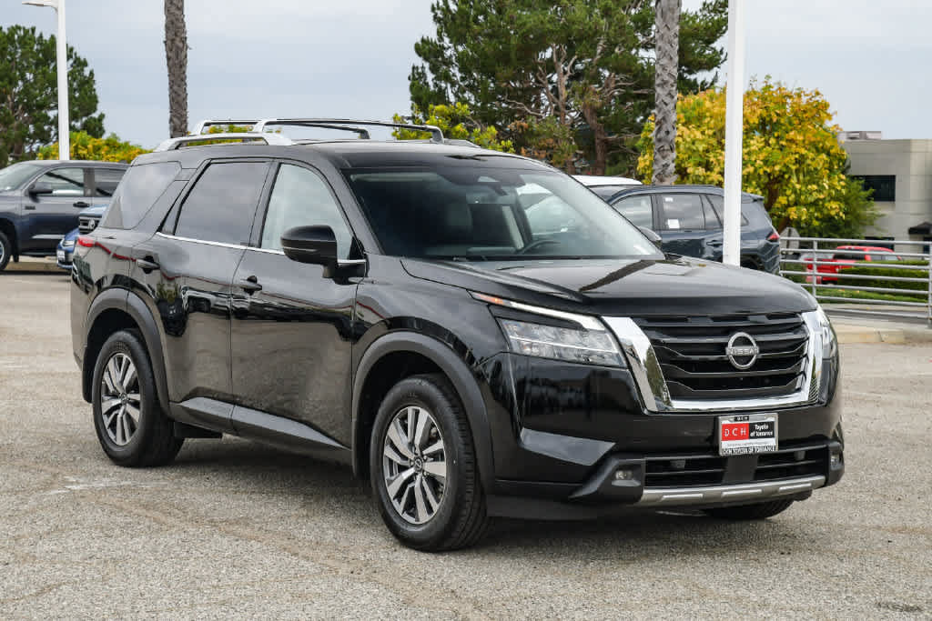 Used 2023 Nissan Pathfinder SL w/ Cargo Package FWD image 3