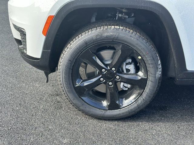 New 2025 Jeep Grand Cherokee L Limited w/ Luxury Tech Group II image 11