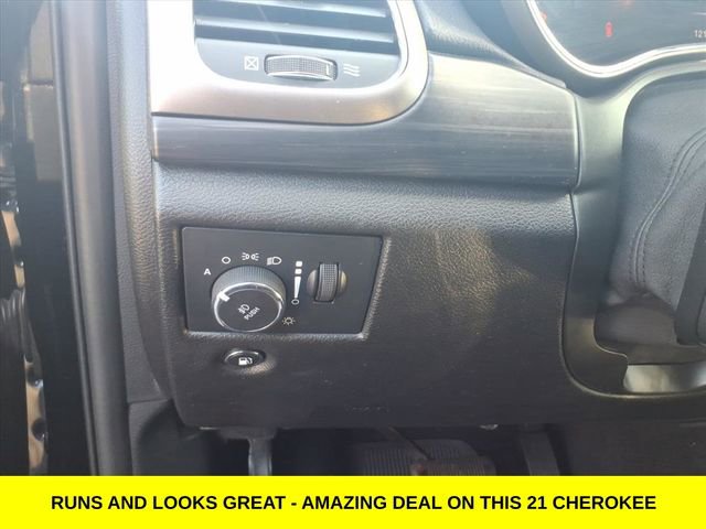 Used 2021 Jeep Grand Cherokee Laredo X image 15