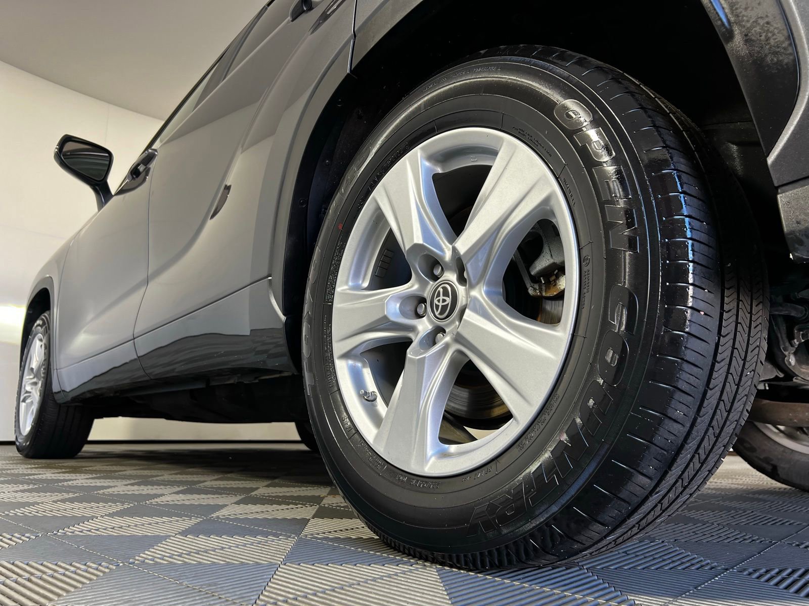 Certified 2023 Toyota Highlander LE image 27