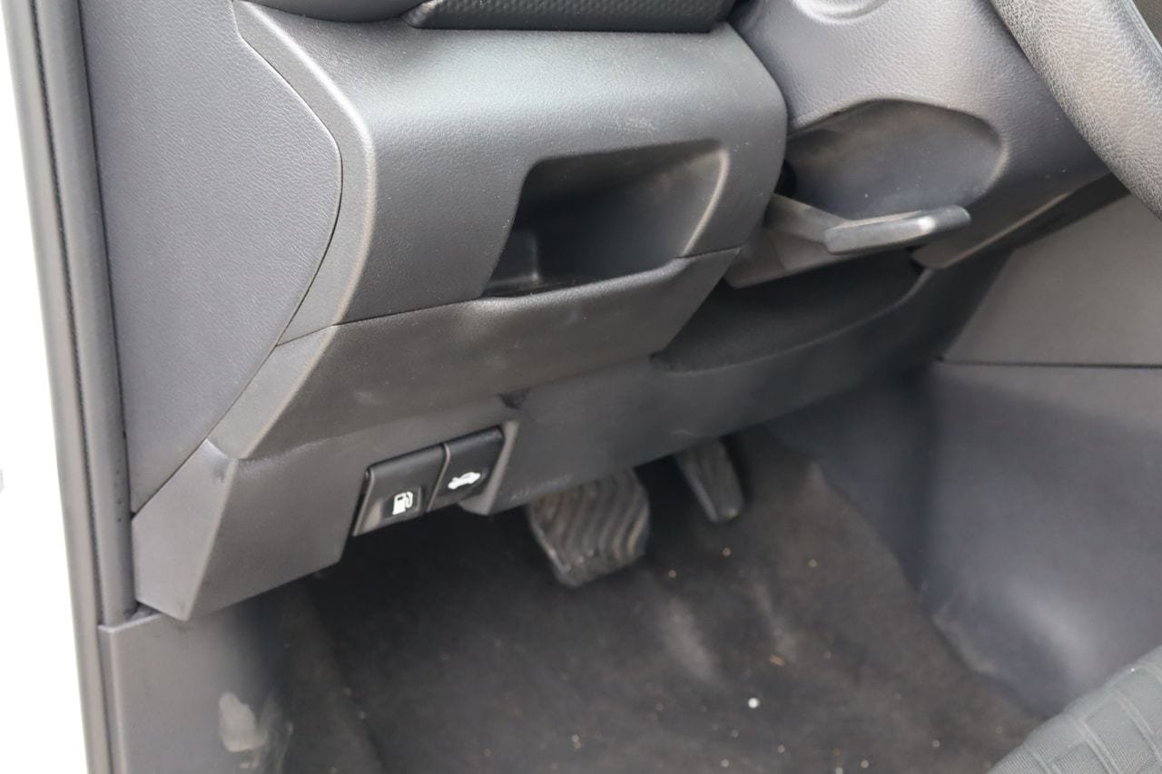 Used 2022 Nissan Kicks SV FWD image 21