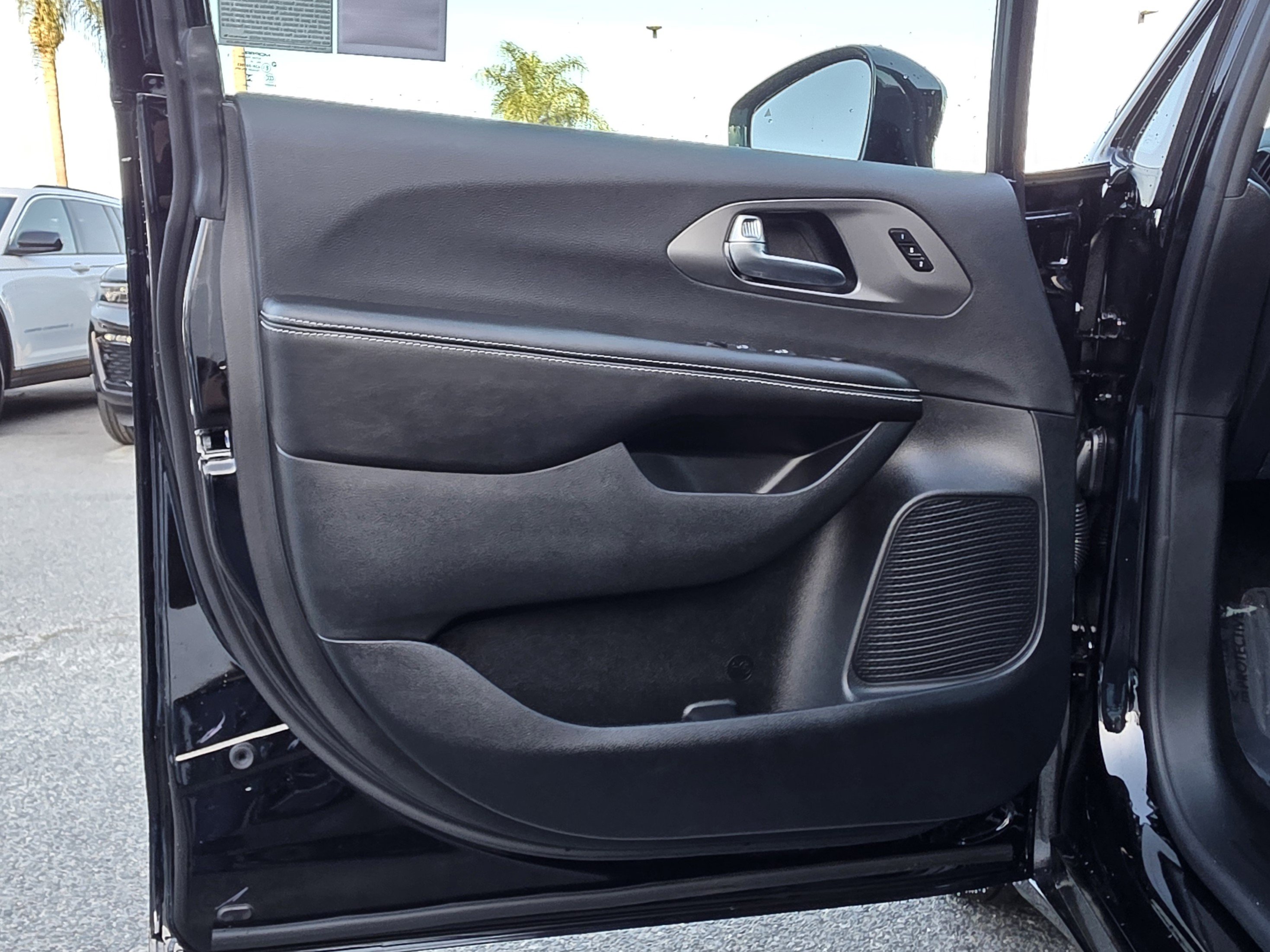 New 2026 Chrysler Pacifica Select w/ S Appearance Package image 11