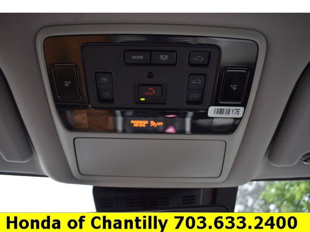 Used 2025 Toyota Grand Highlander AWD image 19