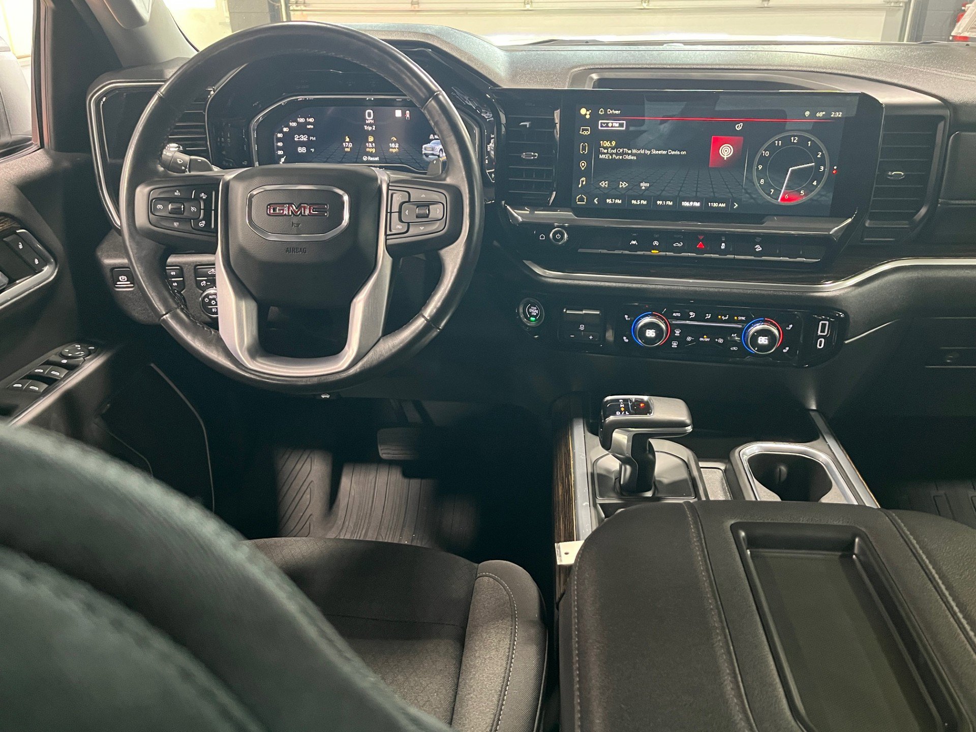 Certified 2022 GMC Sierra 1500 Elevation w/ X31 Off-Road Package image 12