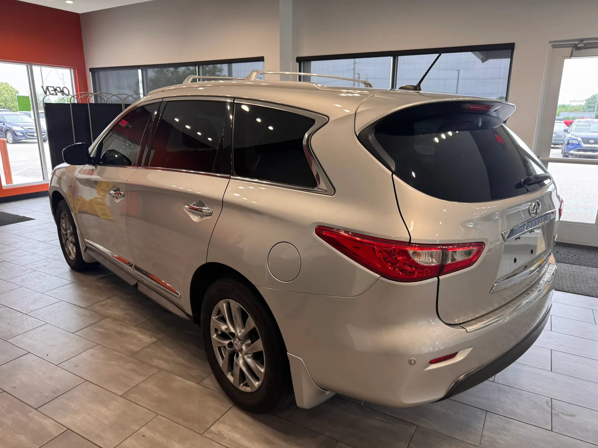 Used 2015 INFINITI QX60 Luxe w/ Premium Plus Package AWD/4WD image 12