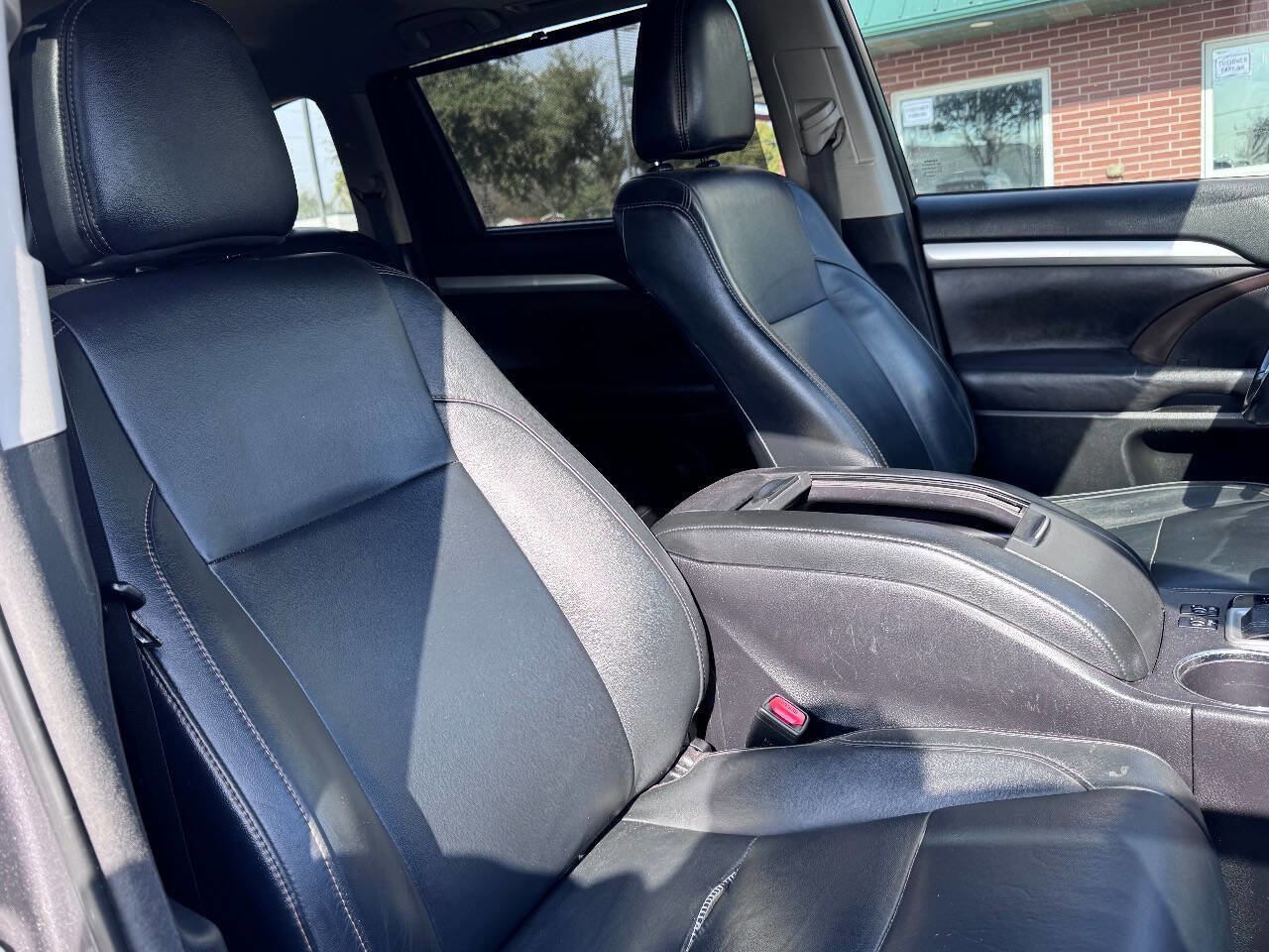 Used 2017 Toyota Highlander XLE image 6